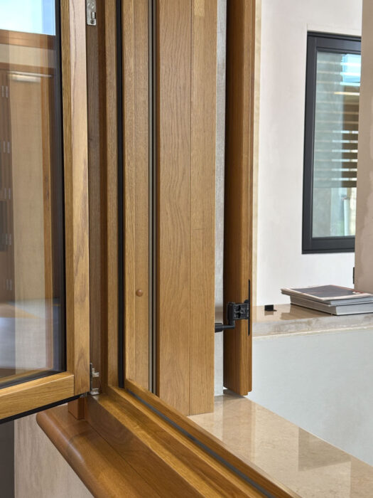 finestra in legno